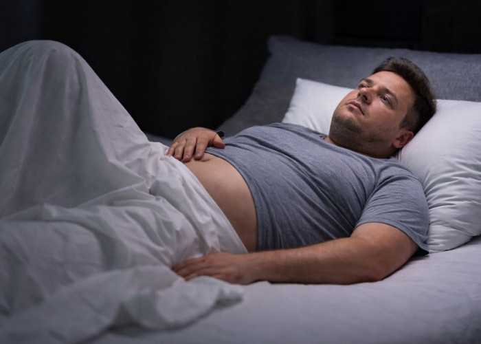 Makin Gemuk? Dokter Jelaskan Mengapa Tidur Terlalu Malam Berisiko Bikin Berat Badan Naik