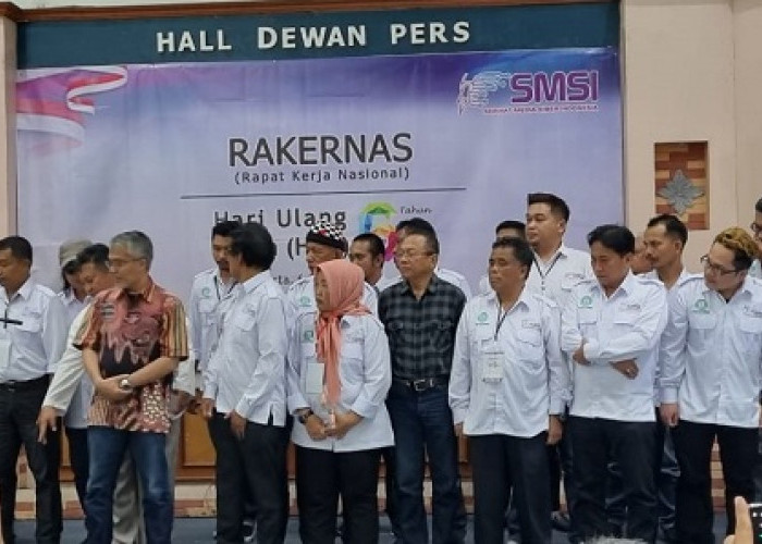 Pemred jambi-independent.co.id Risza S Bassar, Dilantik Jadi Ketua Forum Pemred SMSI Provinsi Jambi