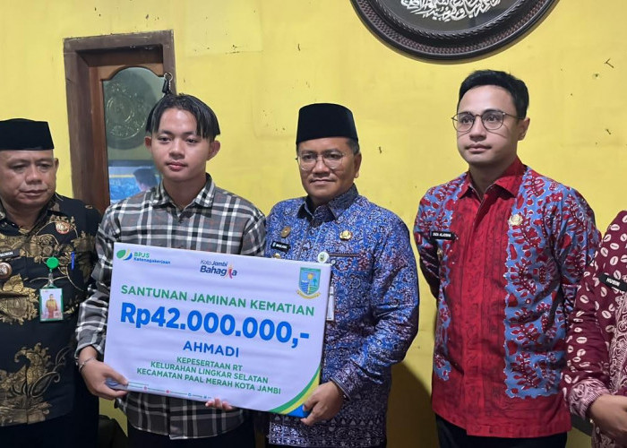 Serahkan Santunan BPJS Ketenagakerjaan, Maulana Dorong Perlindungan Pekerja Diperluas