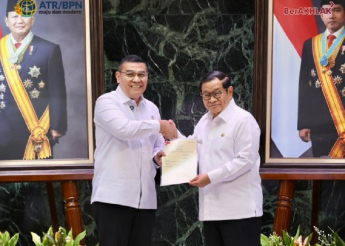  DKI Jakarta HUT ke-499, Wamen Ossy Serahkan 499 Sertipikat ke Gubernur Pramono Anung
