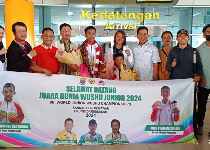 Raih Medali di Kejuaraan Dunia, 2 Atlet Wushu Jambi Disambut di Bandara Sultan Thaha