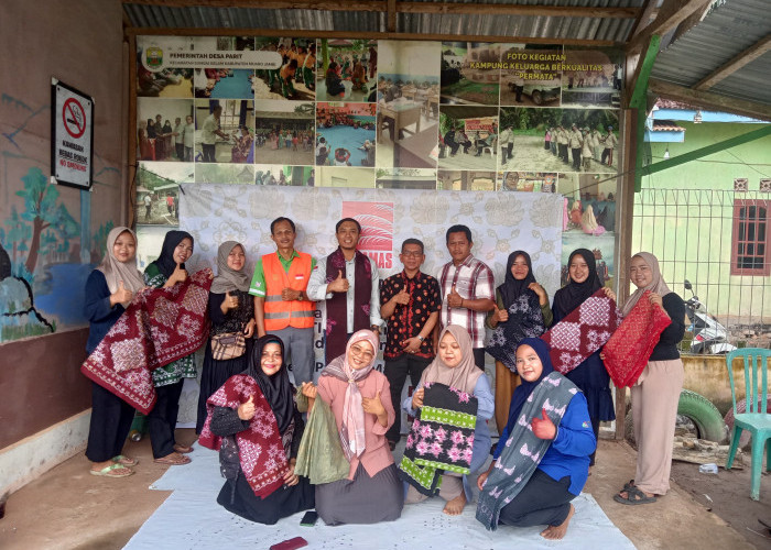 Peringati Hari Perempuan Internasional, PT BGR Gelar Pelatihan Batik kepada Kelompok UMKM Wanita Desa Parit