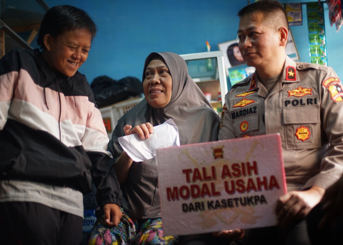 Dapat Kejutan Pulang Kampung dan Modal Usaha, Pemulung di Sukabumi Menangis di Pelukan Jenderal Polisi 