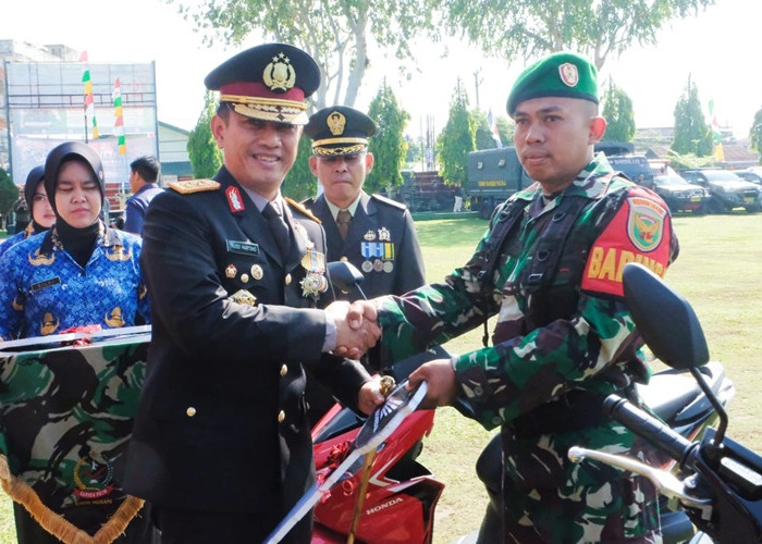 HUT ke-79 TNI, Kapolda Jambi Beri Hadiah untuk Prajurit Terbaik Korem 042/Gapu