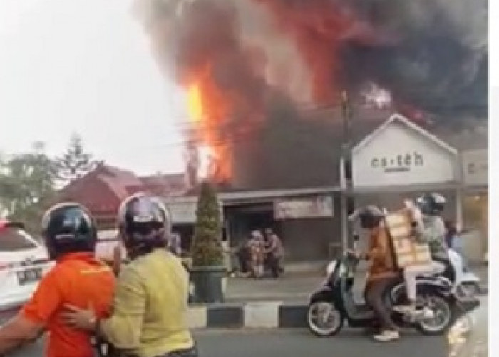 Kebakaran di Kota Jambi, 8 Tempat Usaha Terbakar, Salah Satunya Es Teh Indonesia