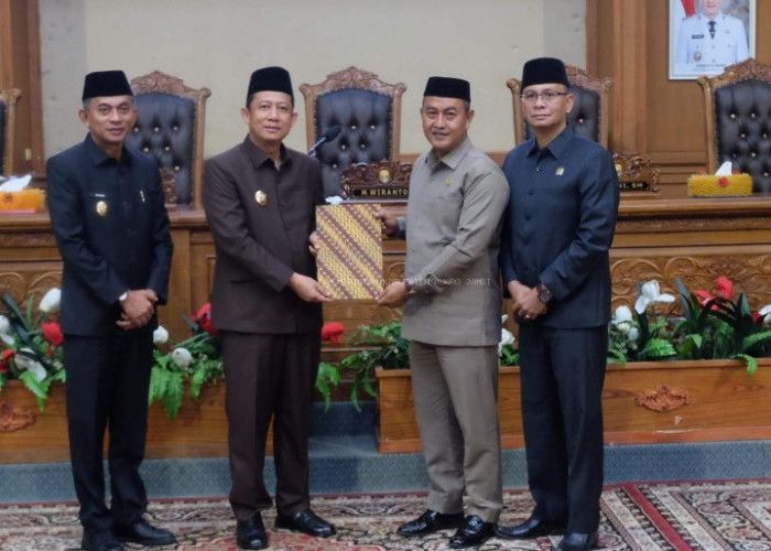 Bupati dan Wabup Hadiri Rapat Paripurna Ranperda APBD 2024, Muaro Jambi Kembali Raih Opini WTP ke 9