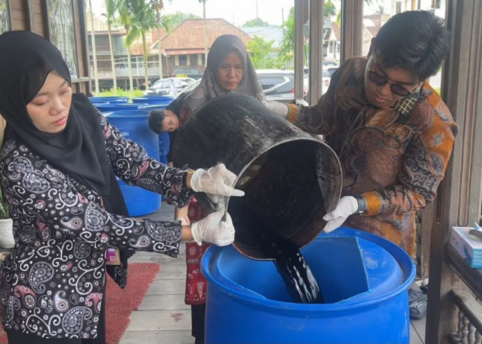 LPPM UNJA Wujudkan Kampus Berdampak, Serahkan 10 Unit Alat Filtrasi ke Pengrajin Batik Jambi