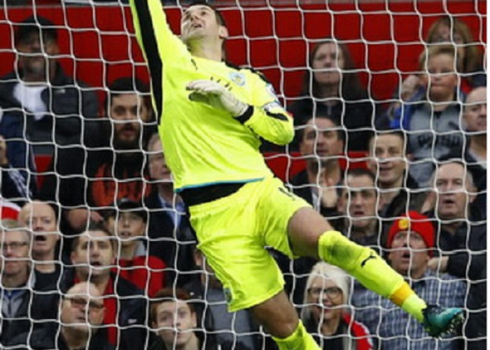 Kiper Senior Tom Heaton Resmi Bertahan di Old Trafford Hingga 2027