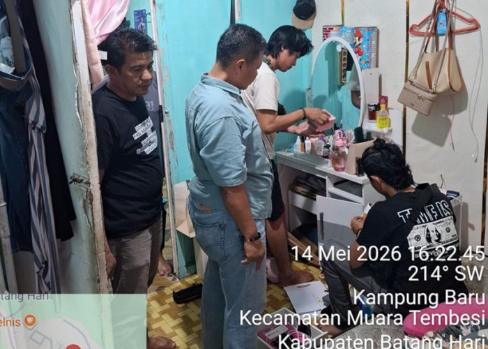 Viral di Media Sosial! Polisi Sisir Rumah Terduga Pengedar di Batang Hari, Begini Faktanya