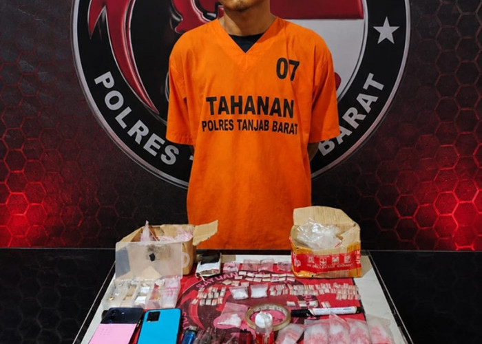 Penggerebakan di Tanjab Barat! Polisi Temukan 74 Paket Diduga Sabu dan Dua Timbangan Digital