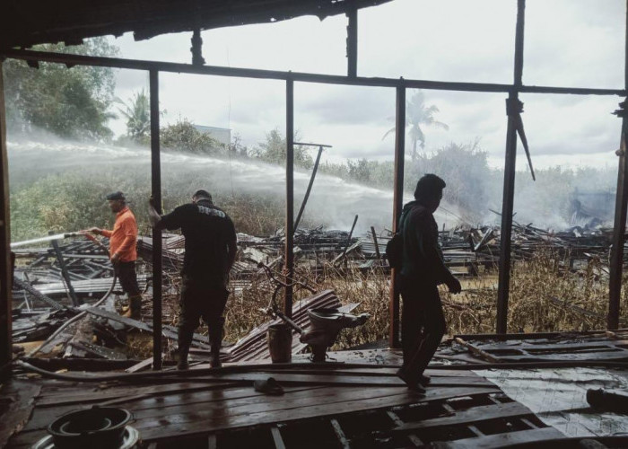 Kebakaran di Tanjab Timur, 3 Rumah Hangus Dilahap Api