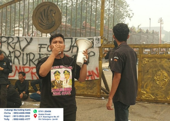 Unjuk Rasa Soal Karhutla, Pagar Kantor Gubernur Jambi Rusak