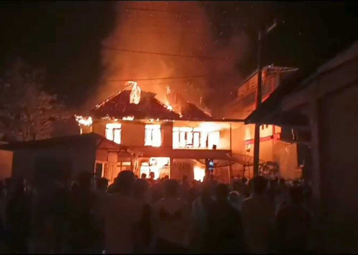 Kebakaran Landa  2 Rumah di Desa Baru Pulau Sangkar Kerinci