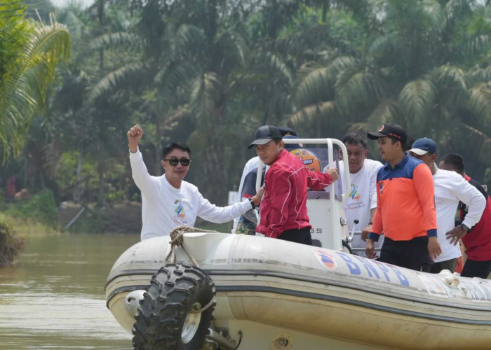 Pj Bupati Bachyuni Dampingi Gubernur Saksikan Lomba Perahu, Dalam Rangka HUT Muaro Jambi ke-24 