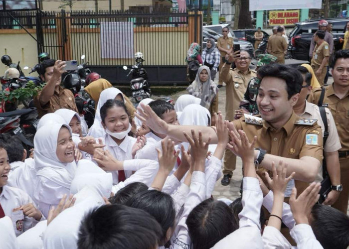 Wawako Diza Tinjau Makan Bergizi Gratis Di SMPN 17 dan SD 66 Kota Jambi