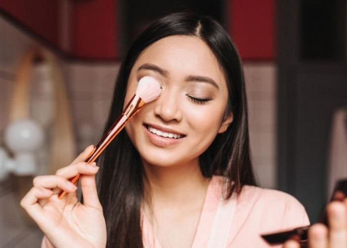 12 Tips Menjaga Makeup Tahan Lama Seharian, Dijamin Ampuh Lho!