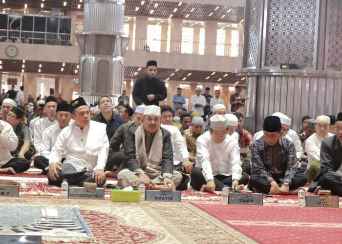 Bupati Tanjabbar Sampaikan Khutbah Jumat di Masjid Istiqlal Jakarta
