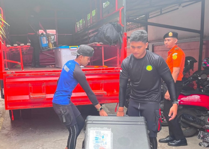 Mobil Travel Padang-Jambi Terjun ke Sungai Batanghari! Dua Penumpang Selamat, 1 Orang Diduga Masih Terjebak