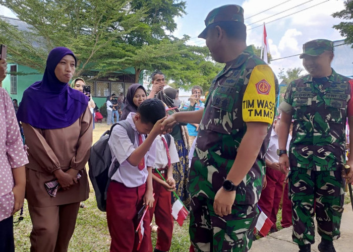 Antusias dan Keceriaan Anak-anak Sambut Tim Wasev Program TMMD ke-121 Kodim 0415/Jambi