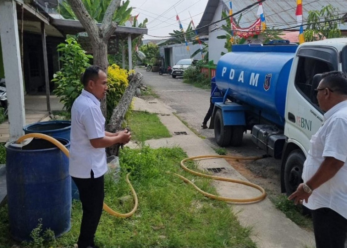  PDAM Tirta Pengabuan Tanjung Jabung Barat Berikan Bantuan Air Bersih Gratis Kepada Warga Terdampak Kemarau