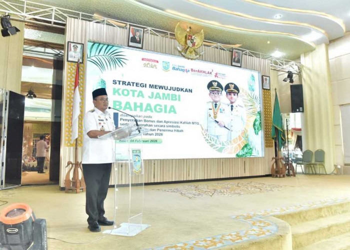 Wali Kota Jambi Serahkan Insentif Petugas Keagamaan dan Bonus Kafilah MTQ