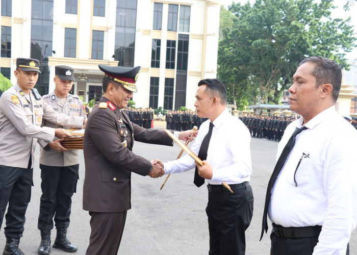 Di Hari Kebangkitan Nasional, Kapolda Jambi Serahkan Penghargaan untuk 22 Personel Berprestasi
