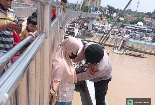 Masalah Keluarga Jadi Pemicu IRT Nyaris Lompat Dari Jembatan Gentala Arasy