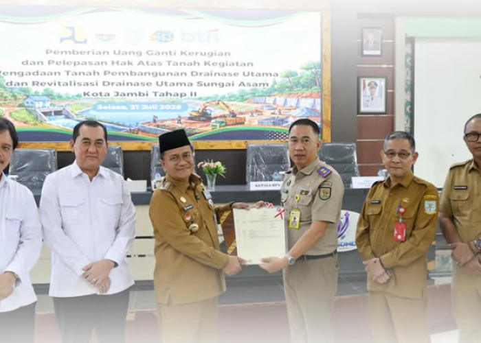 Warga Terima Uang Ganti Kerugian Proyek Drainase Sungai Asam Tahap II Kota Jambi