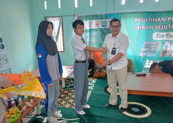 Siswa Siswi SLB Negeri Tanjab Timur Antusias Mengikuti Pelatihan Eco Enzyme Dari SKK Migas PetroChina 