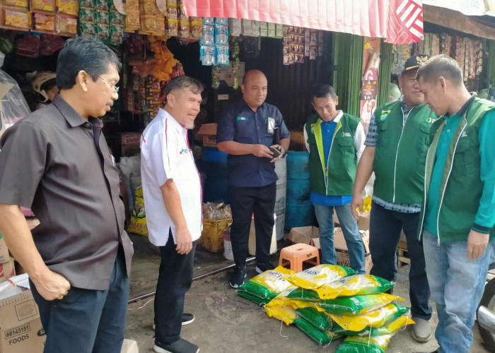 Tim Pengendali Inflasi Daerah dan Bulog Lakukan Distribusi Beras SPHP di Pasar Bungo