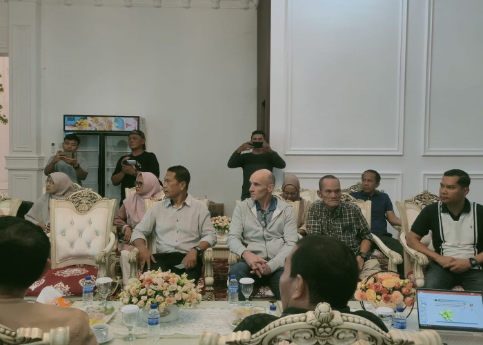  Wabup Muslimin Tanja Sambut Investor Belgia, Sabut Kelapa Tanjabtim Siap Jadi Komoditas Bernilai Tinggi