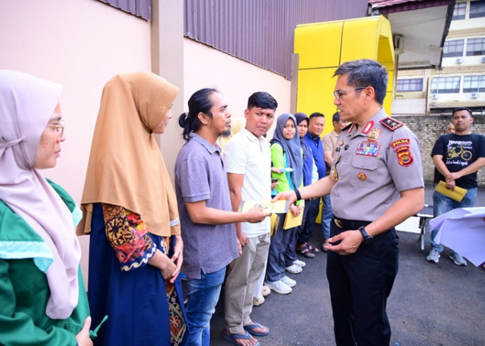 Usai Kebakaran Aspol Polda Jambi, Kapolda Krisno Datang Bawa Pesan yang Bikin Korban Terharu