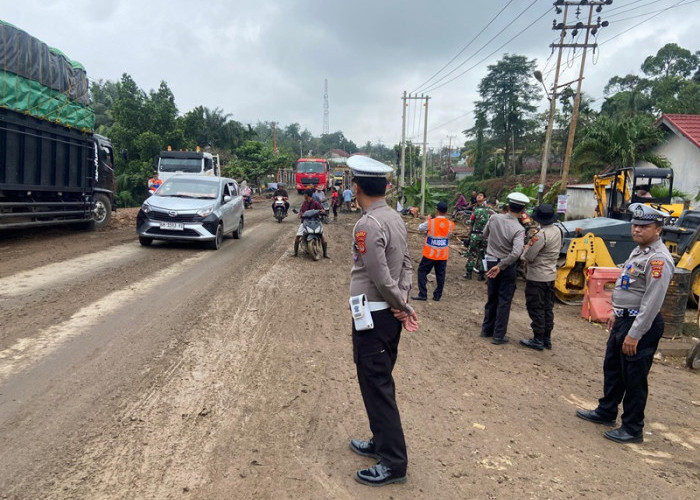 Satlantas Polres Bungo Berlakukan Sistem Buka Tutup, untuk Kendaraan yang Lewat Jembatan Bailey