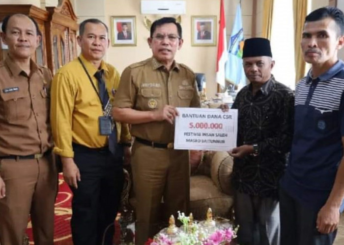 Wako Ahmadi Zubir Serahkan Bantuan CSR Mushola Muhajirin dan Masjid Baitunnur