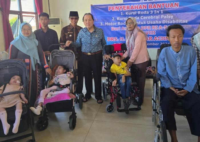 Reses di Kabupaten Bungo, Anggota DPR RI Zulfikar Achmad Bagikan Bantuan untuk Penyandang Disabilitas