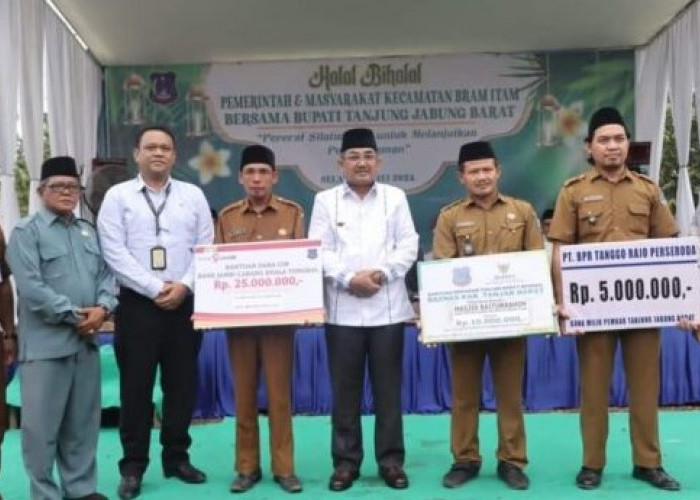 Kunjungi Bram Itam, Anwar Sadat Salurkan Bantuan Dana CSR