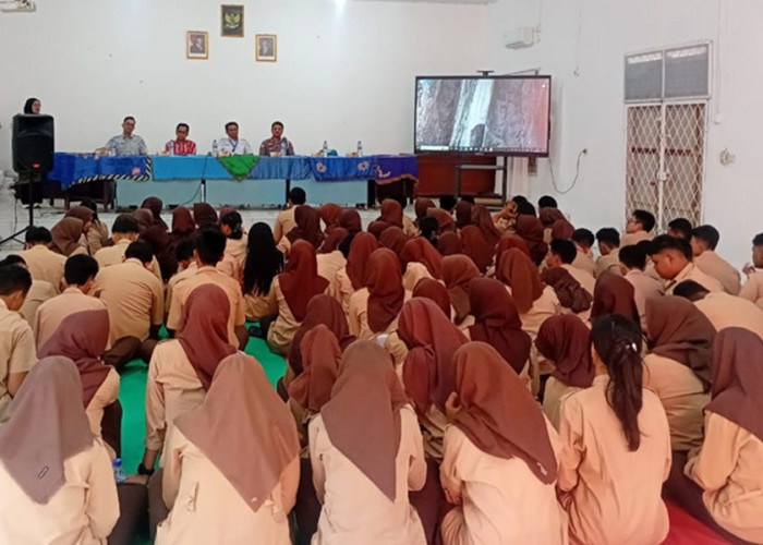 Ciptakan Budaya Tertib Lalu Lintas, Satlantas Polresta Jambi Beri Penyuluhan di SMAN 4 Kota Jambi 