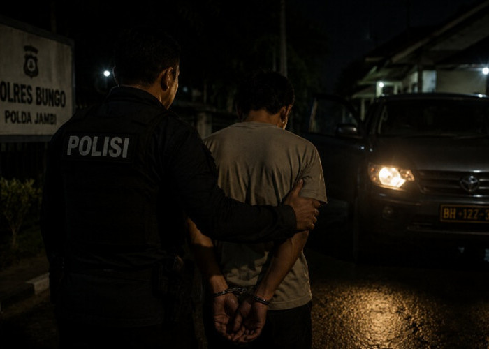 Cemburu Gegara Istrinya Dibonceng Pria Lain! Pria di Bungo Tabrak Korban dengan Triton Hingga Luka Berat