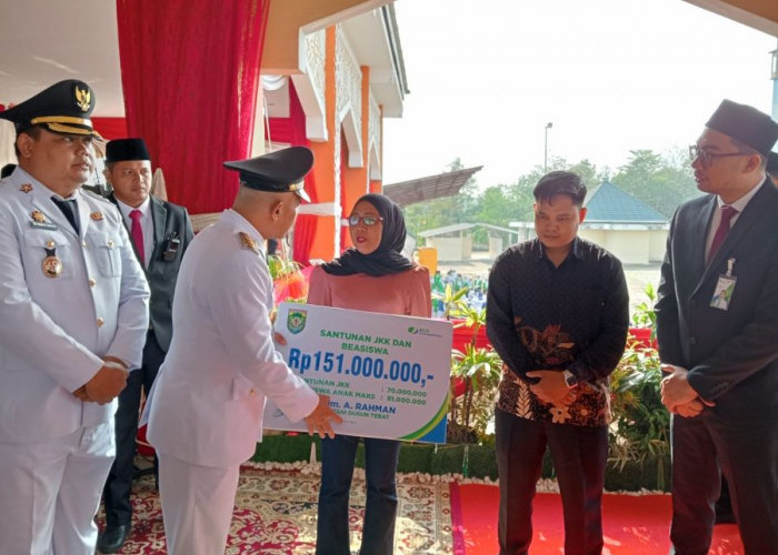 BPJS Ketenagakerjaan Muara Bungo Serahkan Santunan dan Beasiswa Ratusan Juta