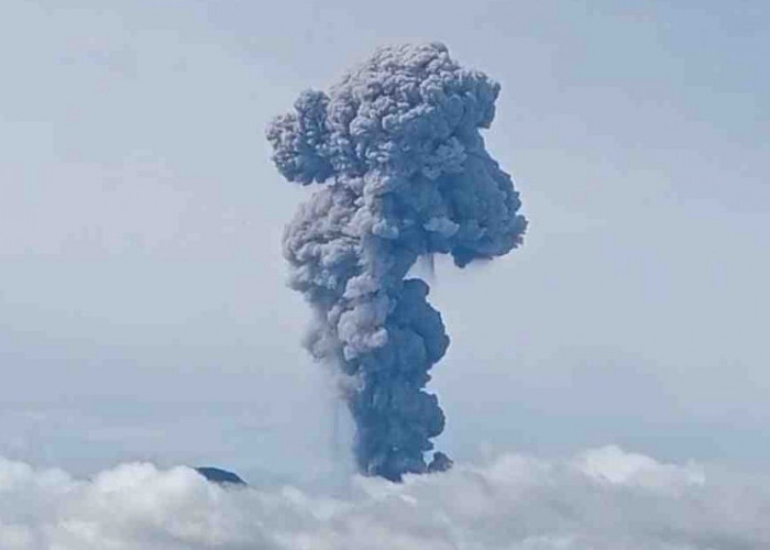 Gunung Marapi Kembali Erupsi, Status Waspada Warga Diminta Jauhi Radius 3 Kilometer