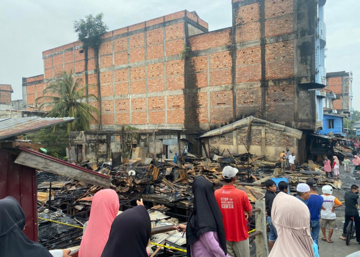 Kebakaran di Pasar Ampera Kuala Tungkal, 22 Kios Hangus Terbakar, Kerugian Capai Rp1 Miliar