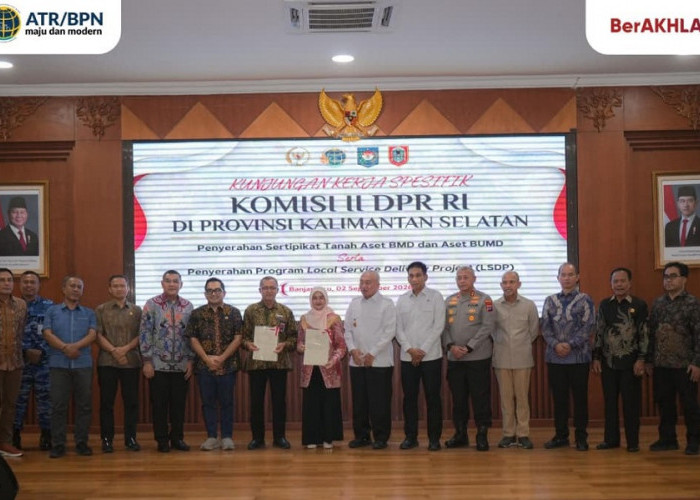 Serahkan Sertifikat Aset BMD dan BUMD Pemprov Kalsel, Wamen Ossy: Perkuat Kepastian Hukum Aset Daerah