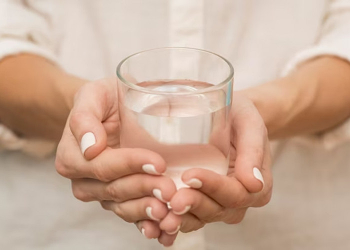 8 Tips Praktis agar Konsisten Minum Air Putih 8 Gelas Sehari