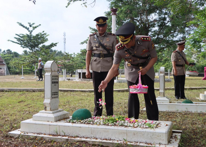 Polres Bungo Ziarah Makam Pahlawan Peringatan Hari Bhayangkara ke-77