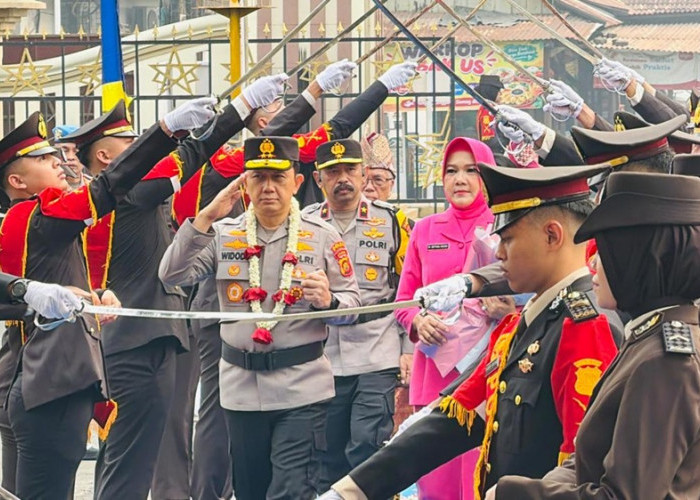 Irjen Pol Widodo Tiba di Mapolda Jambi, Pedang Pora Sambut Kapolda Baru