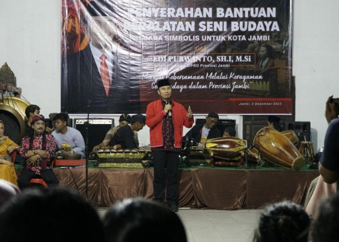 Edi purwanto Implementasikan Tri Sakti Bung Karno, Berikan Bantuan Peralatan Kesenian Tradisional