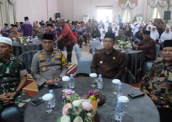 Bupati BBS Lepas 168 Jamaah Haji Muaro Jambi, Berpesan Jaga Kesehatan dan Kekompakan di Tanah Suci