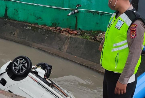 Mobil Agiya Terjun ke Selokan Air, Ketua RT: Mereka Konvoi