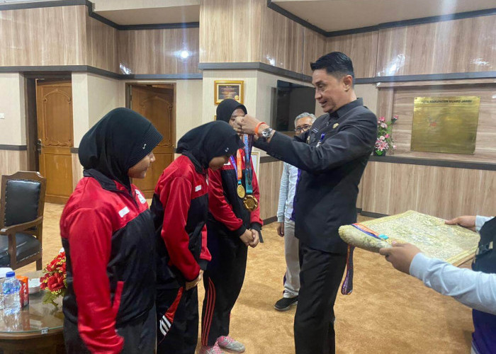 Pj Bupati Bachyuni Beri Dukungan Tim Taekwondo Muaro Jambi Ikuti Kejurnas