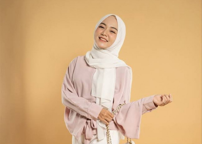 Tetap Rapi, Ini 6 Tips Memakai Hijab Putih agar Tak Terlihat Kusam